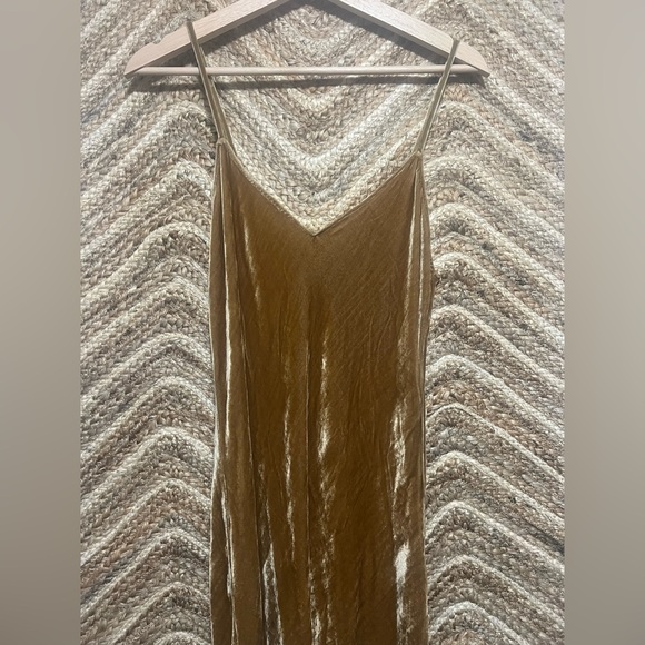 Reformation Women's Gold Velvet Slip Dress,Mini Dress,Sleeveless,Size S - Picture 3 of 10